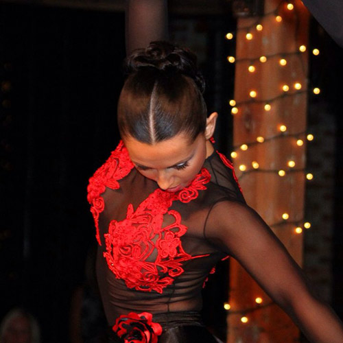 Даже Волга вслед запляшет… Лишь Катрина ей покажет самбу, румбу, ча-ча-ча!